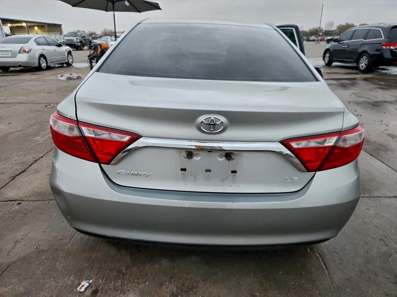 2016 TOYOTA CAMRY LE photo 6