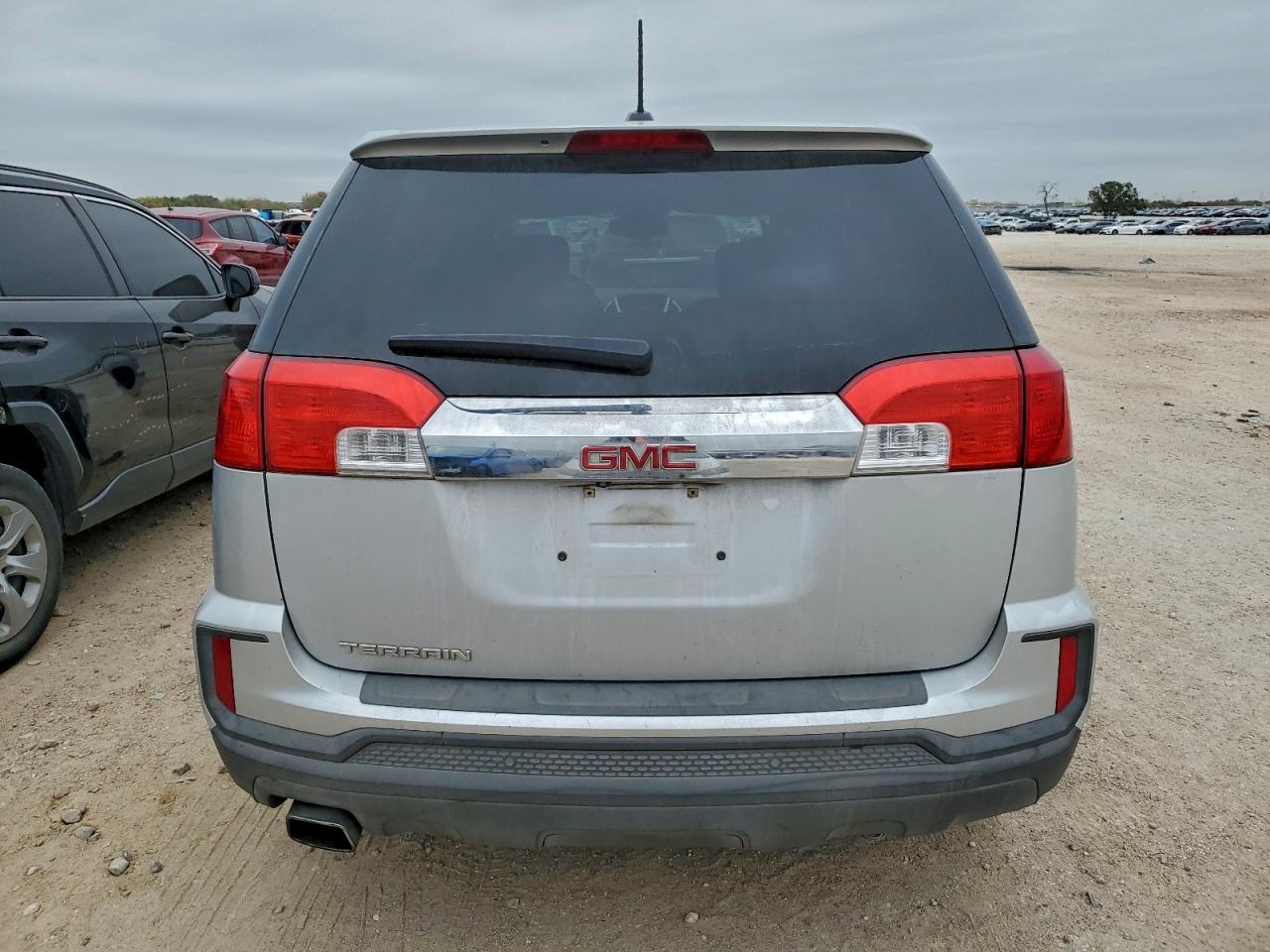 2017 GMC TERRAIN SLE photo 16