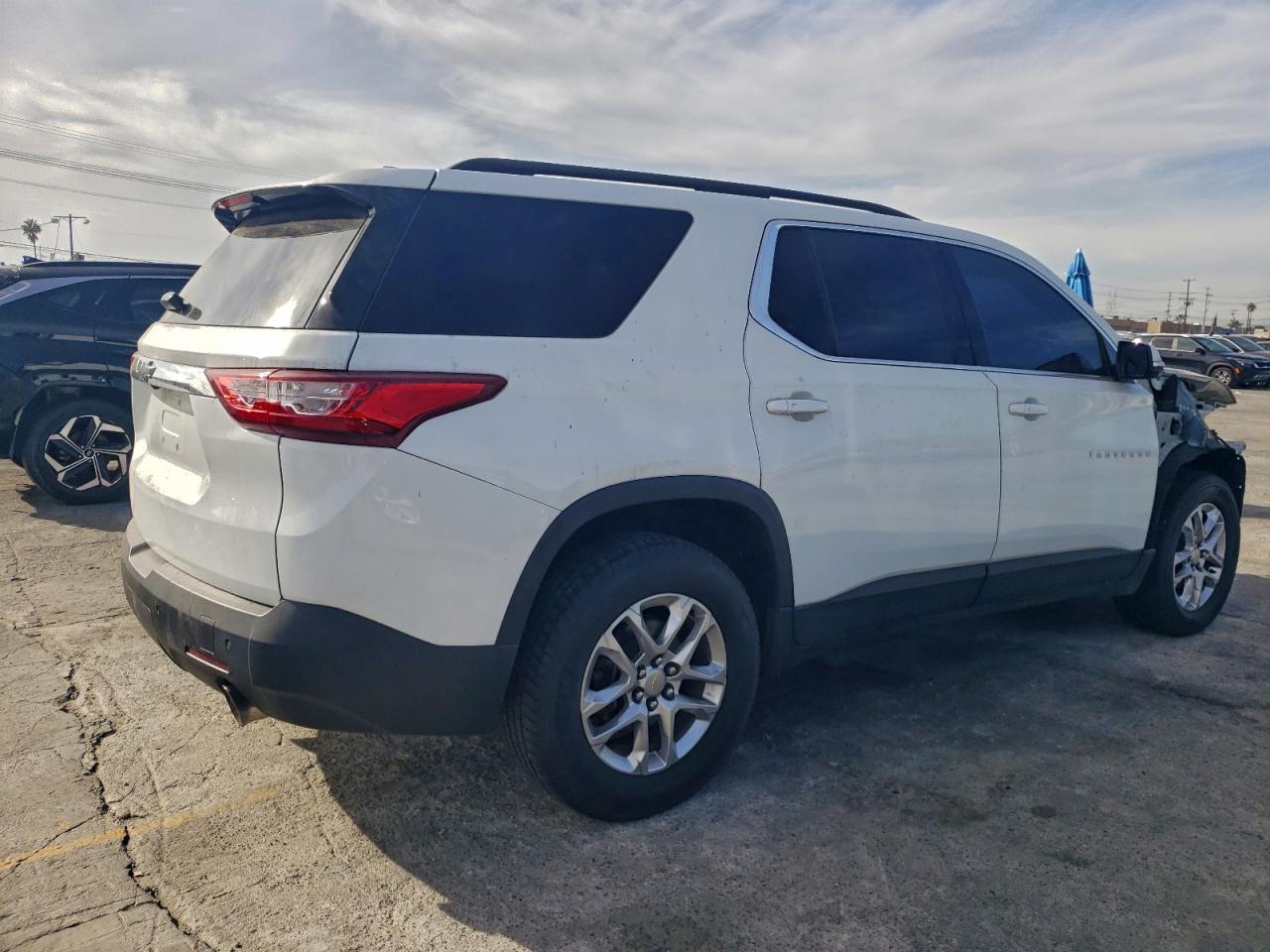 2019 CHEVROLET TRAVERSE LT photo 3