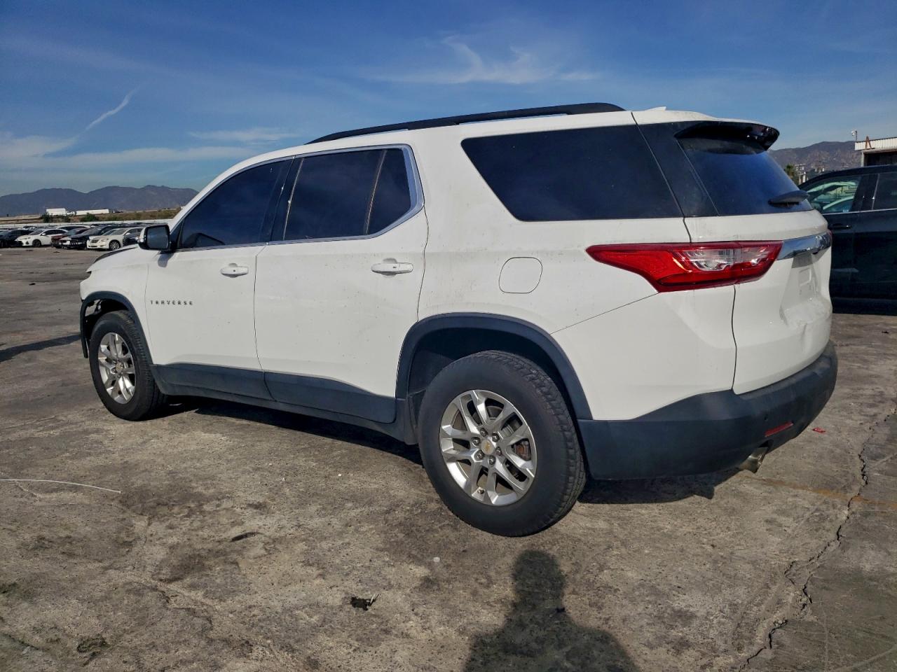 2019 CHEVROLET TRAVERSE LT photo 2