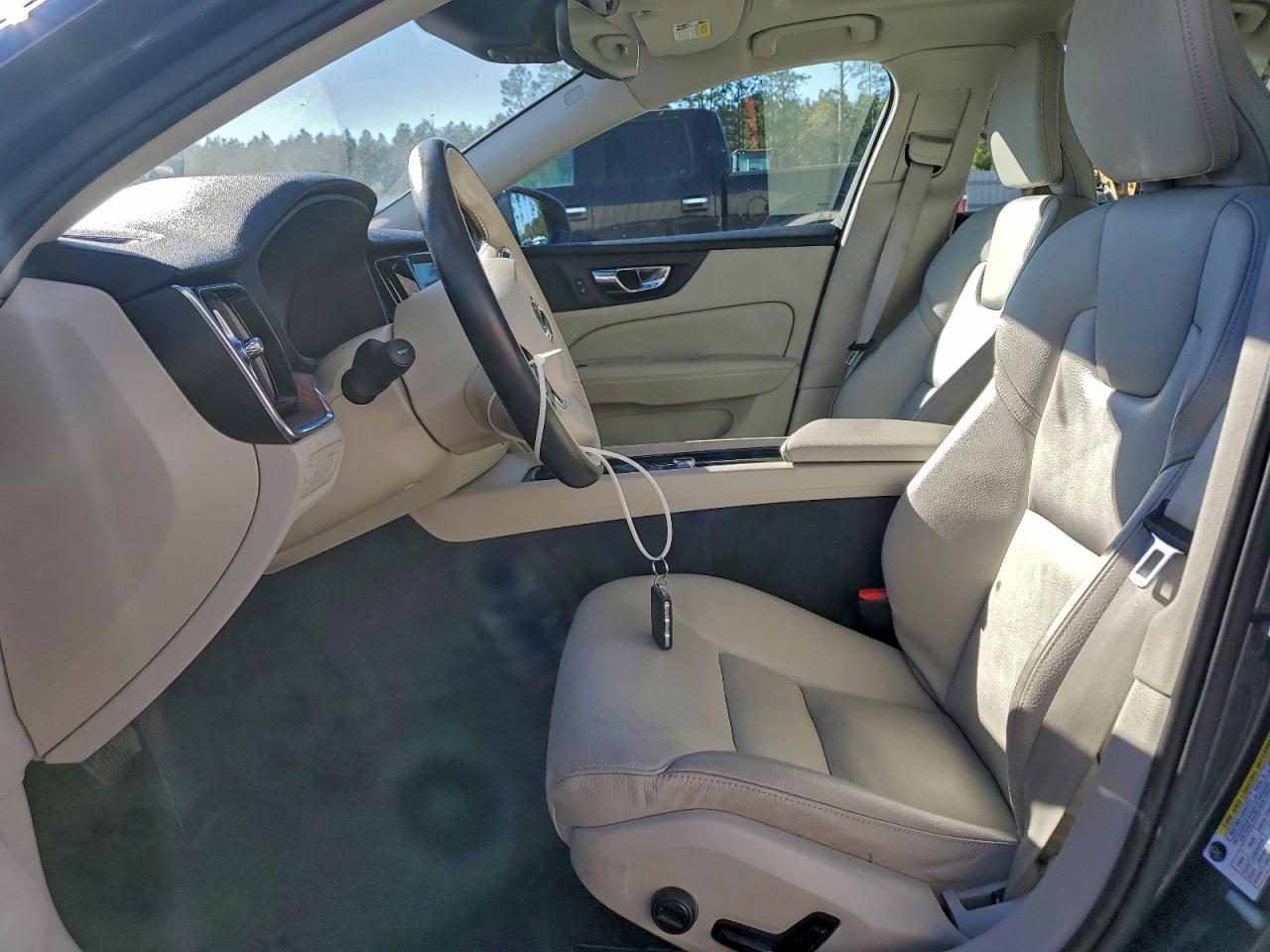 2019 VOLVO S60 T5 MOMENTUM photo 7