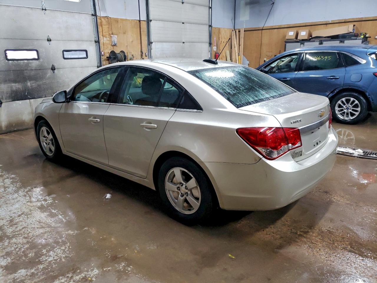 2015 CHEVROLET CRUZE LT photo 2