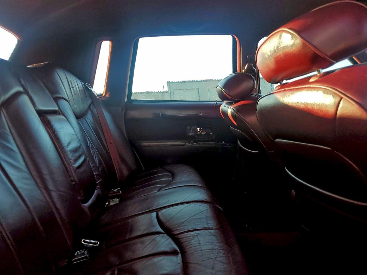 1995 LINCOLN TOWN CAR EXECUTIVE photo 10