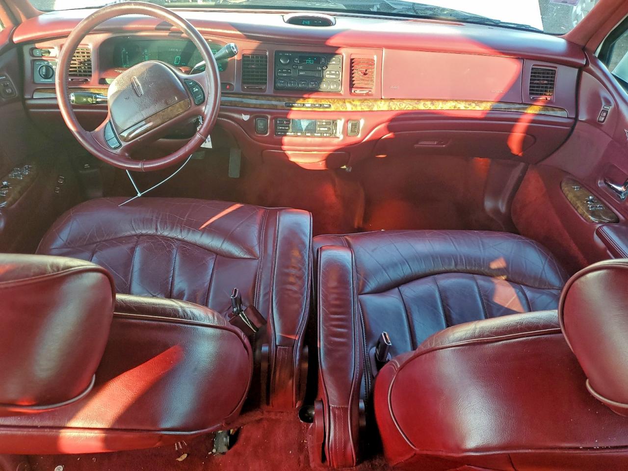 1995 LINCOLN TOWN CAR EXECUTIVE photo 8