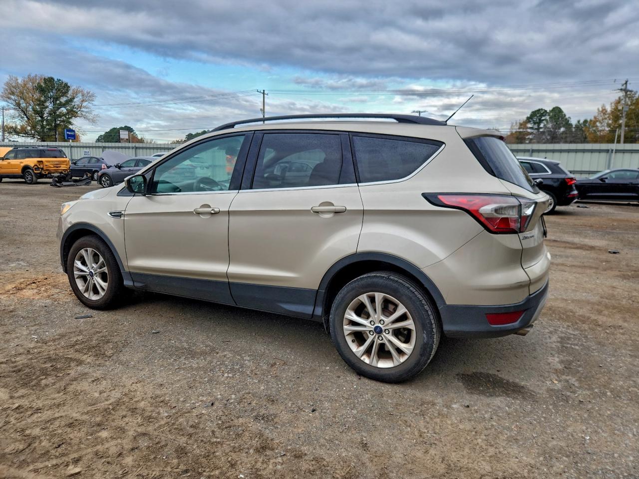 2018 FORD ESCAPE SE photo 2
