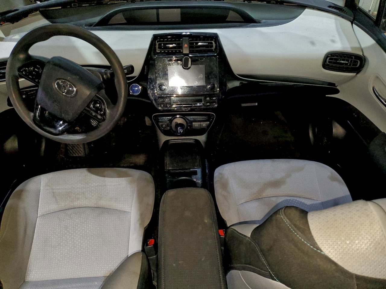 2019 TOYOTA PRIUS photo 8