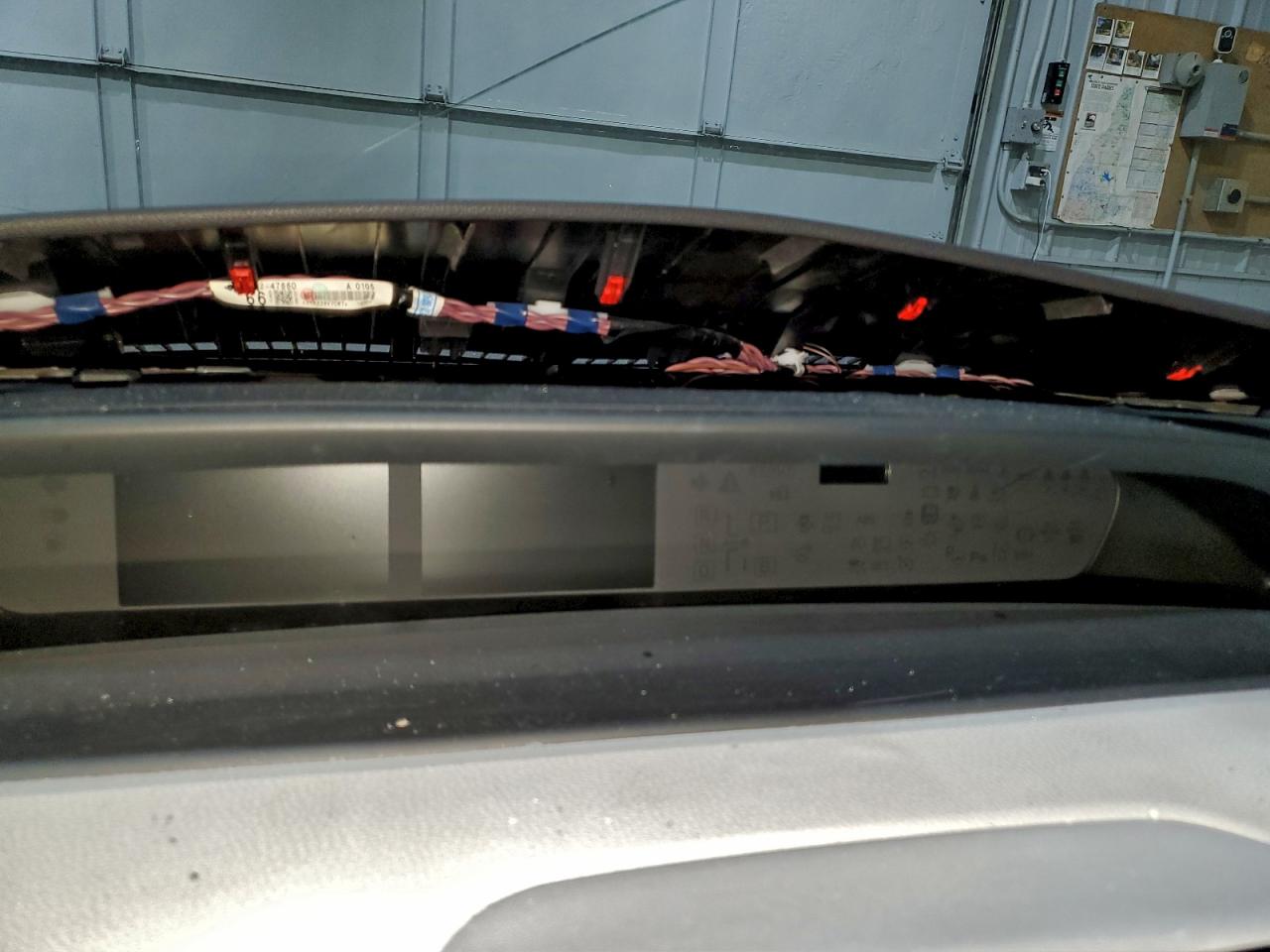 2019 TOYOTA PRIUS photo 9