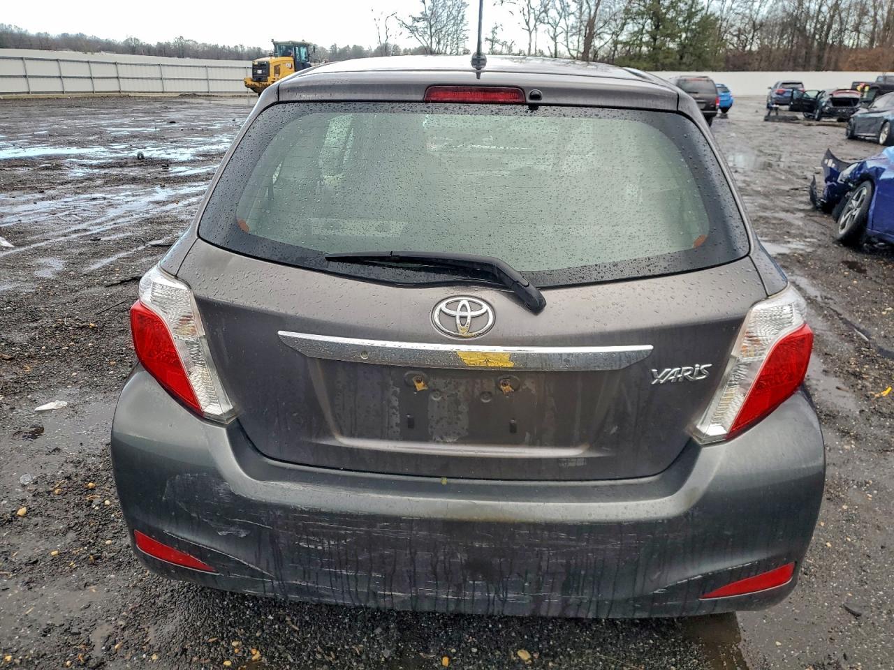 2012 TOYOTA YARIS photo 6
