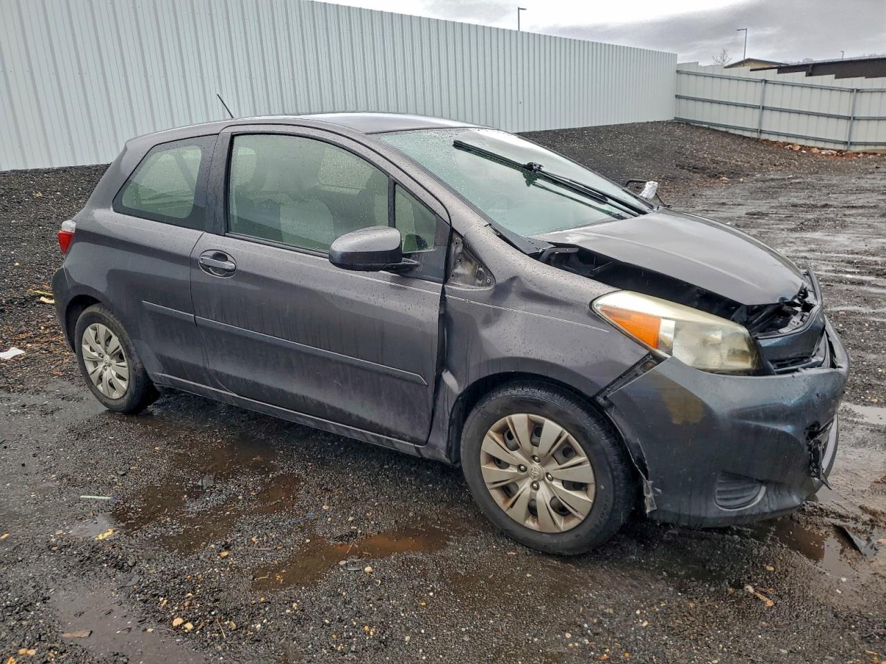2012 TOYOTA YARIS photo 4
