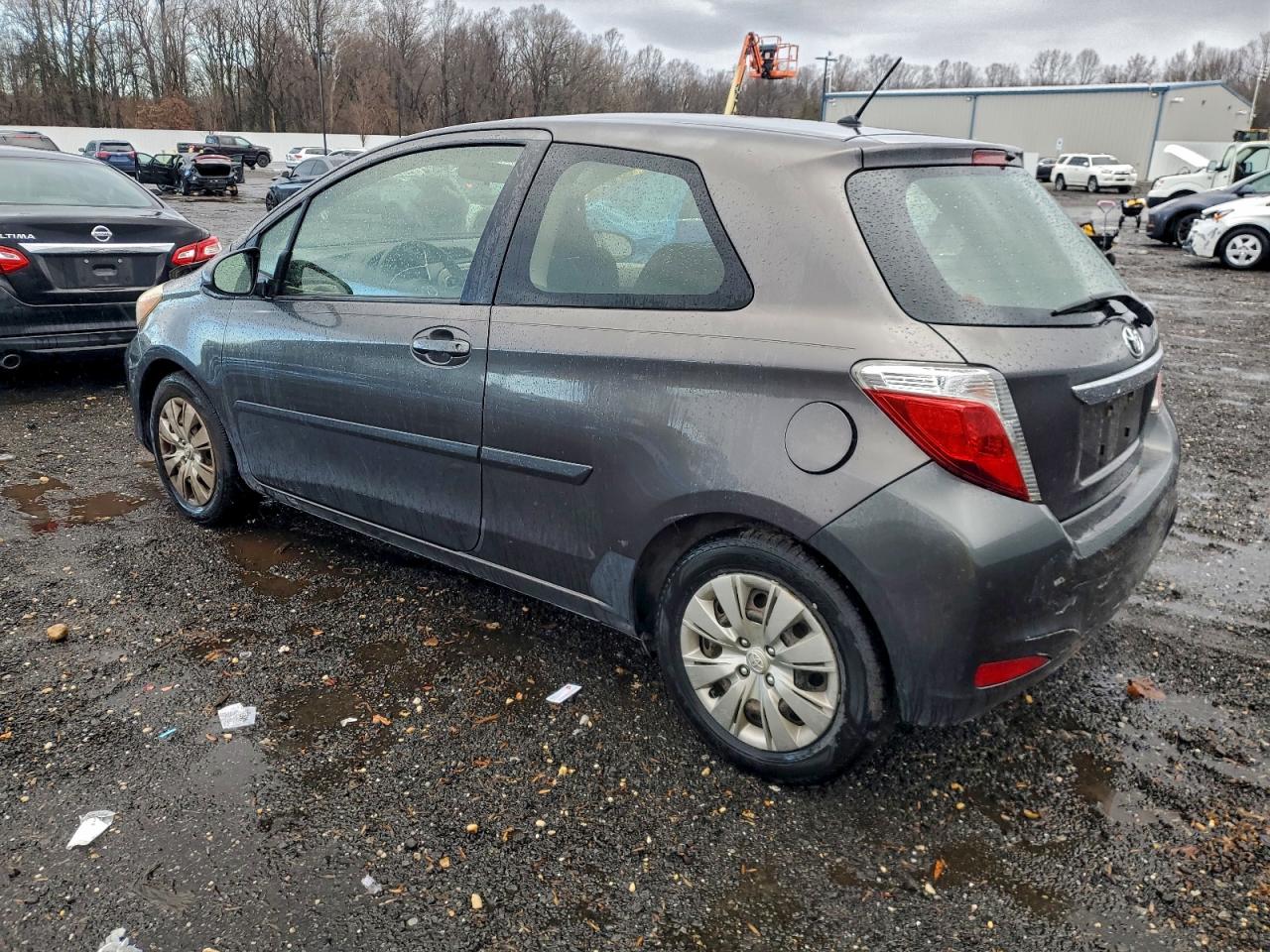 2012 TOYOTA YARIS photo 2