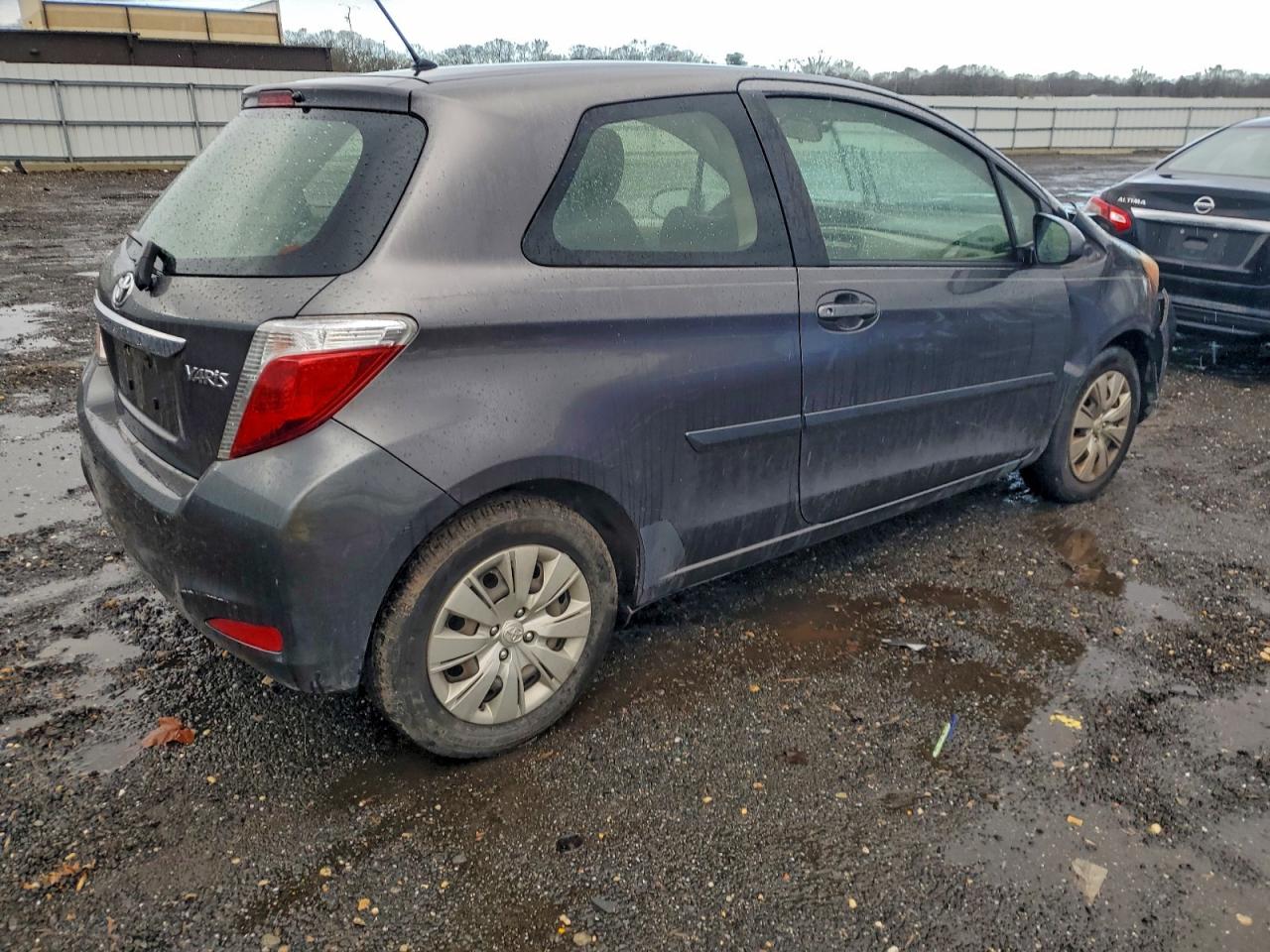2012 TOYOTA YARIS photo 3