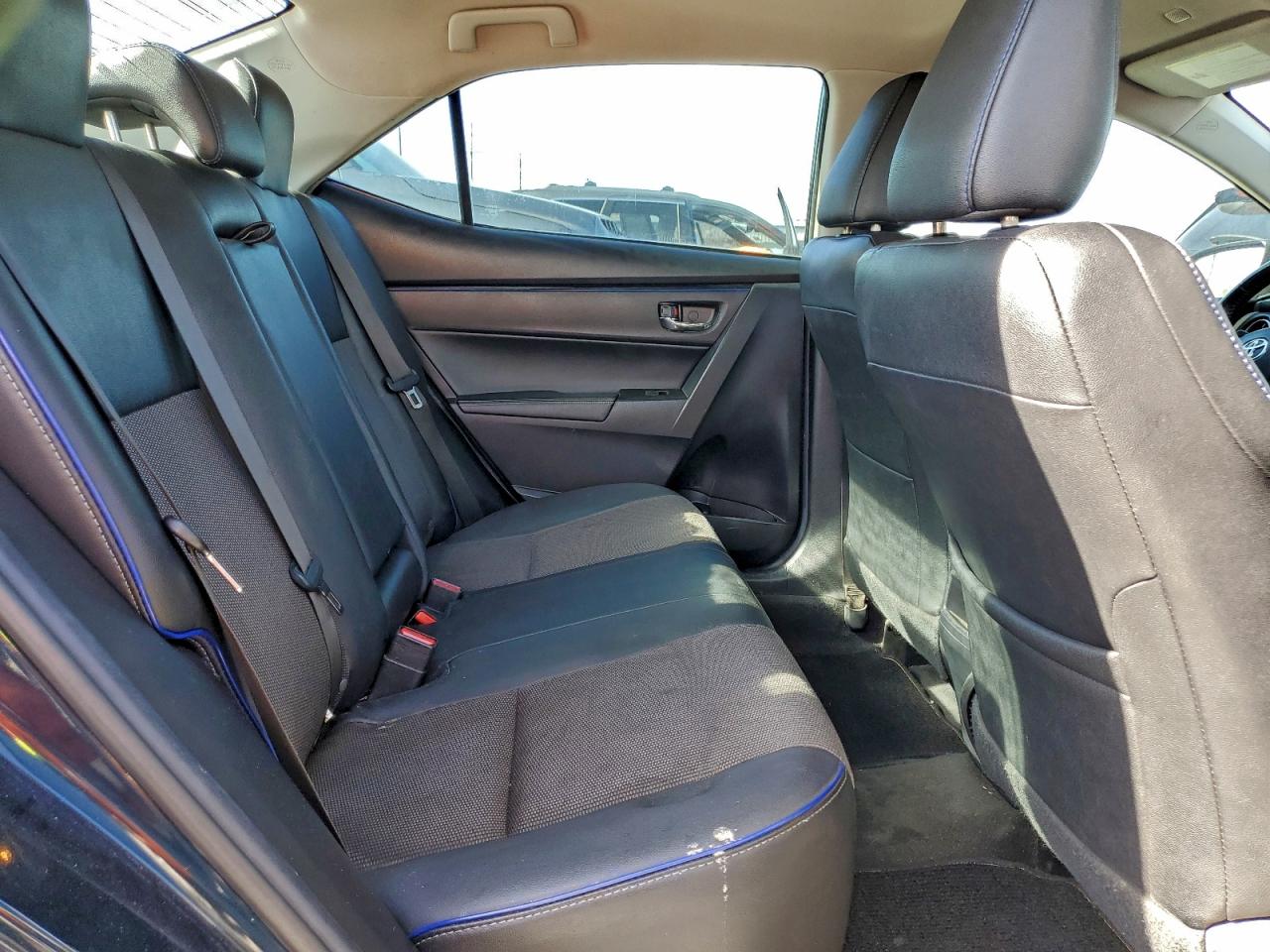 2019 TOYOTA COROLLA L photo 10