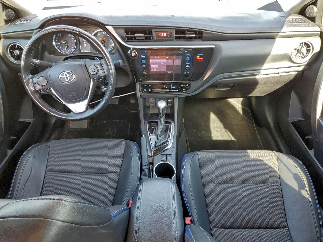 2019 TOYOTA COROLLA L photo 8