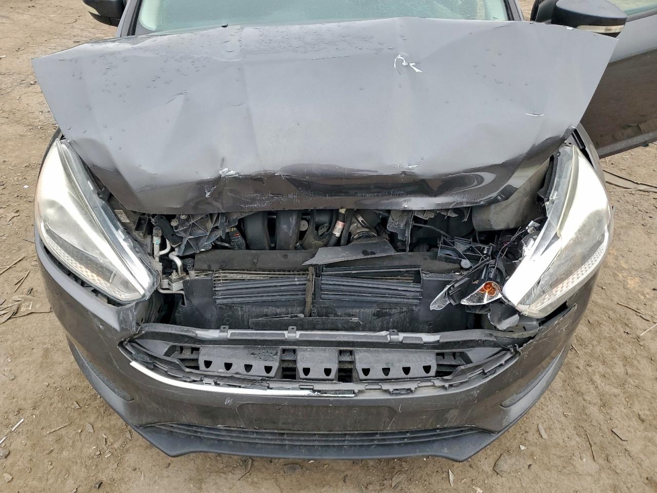 2017 FORD FOCUS SE photo 11