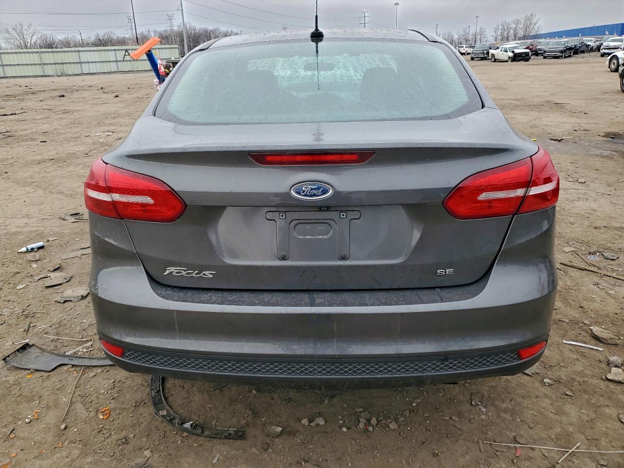 2017 FORD FOCUS SE photo 6