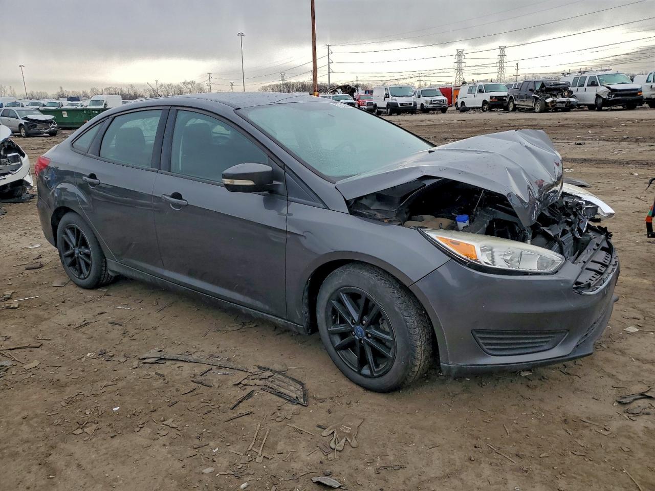 2017 FORD FOCUS SE photo 4