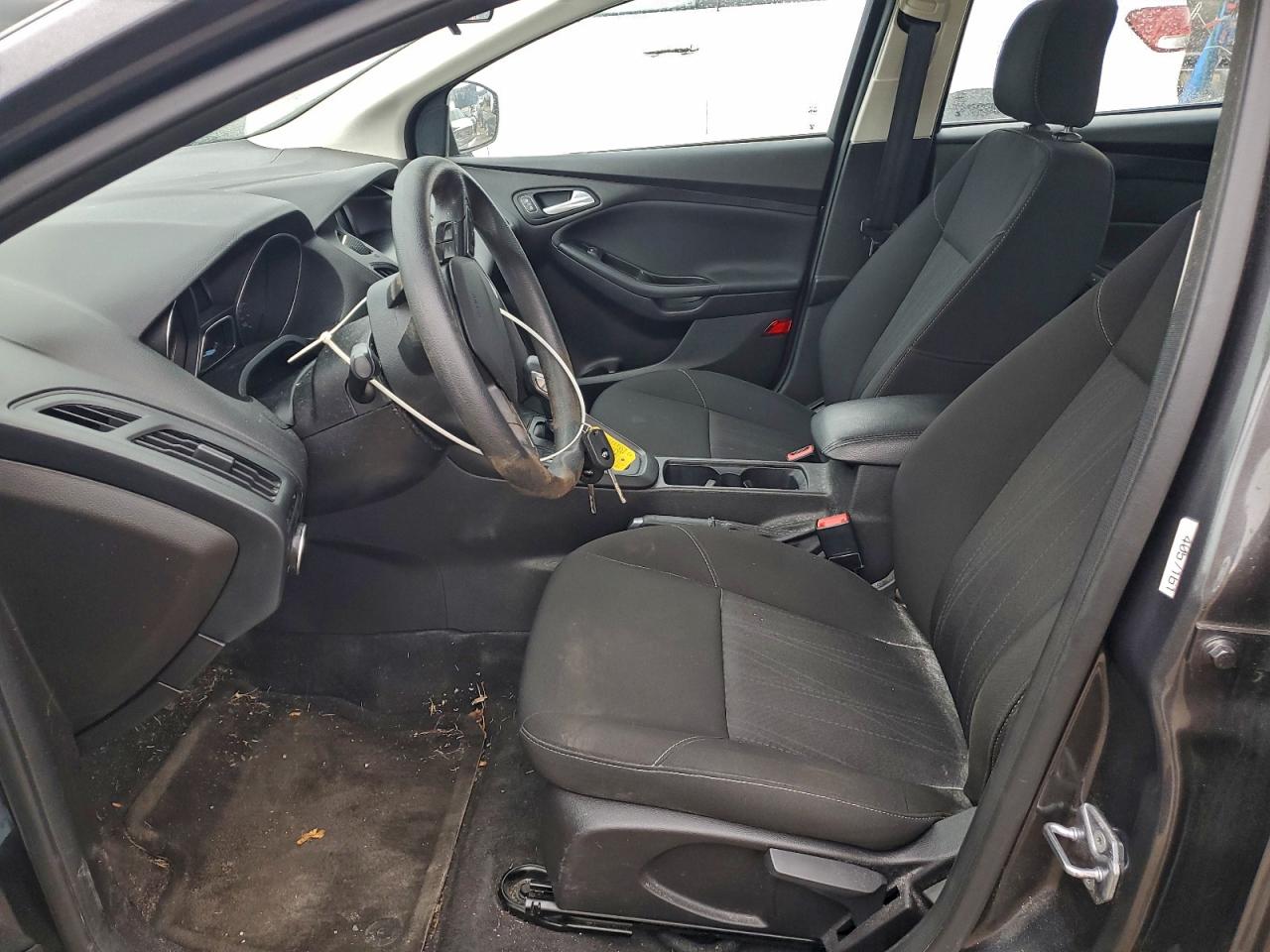 2017 FORD FOCUS SE photo 7