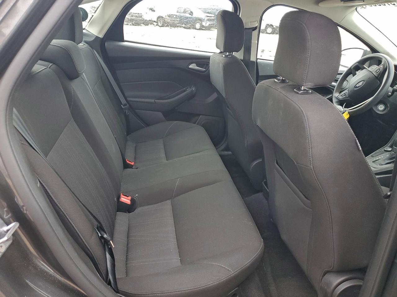 2017 FORD FOCUS SE photo 10