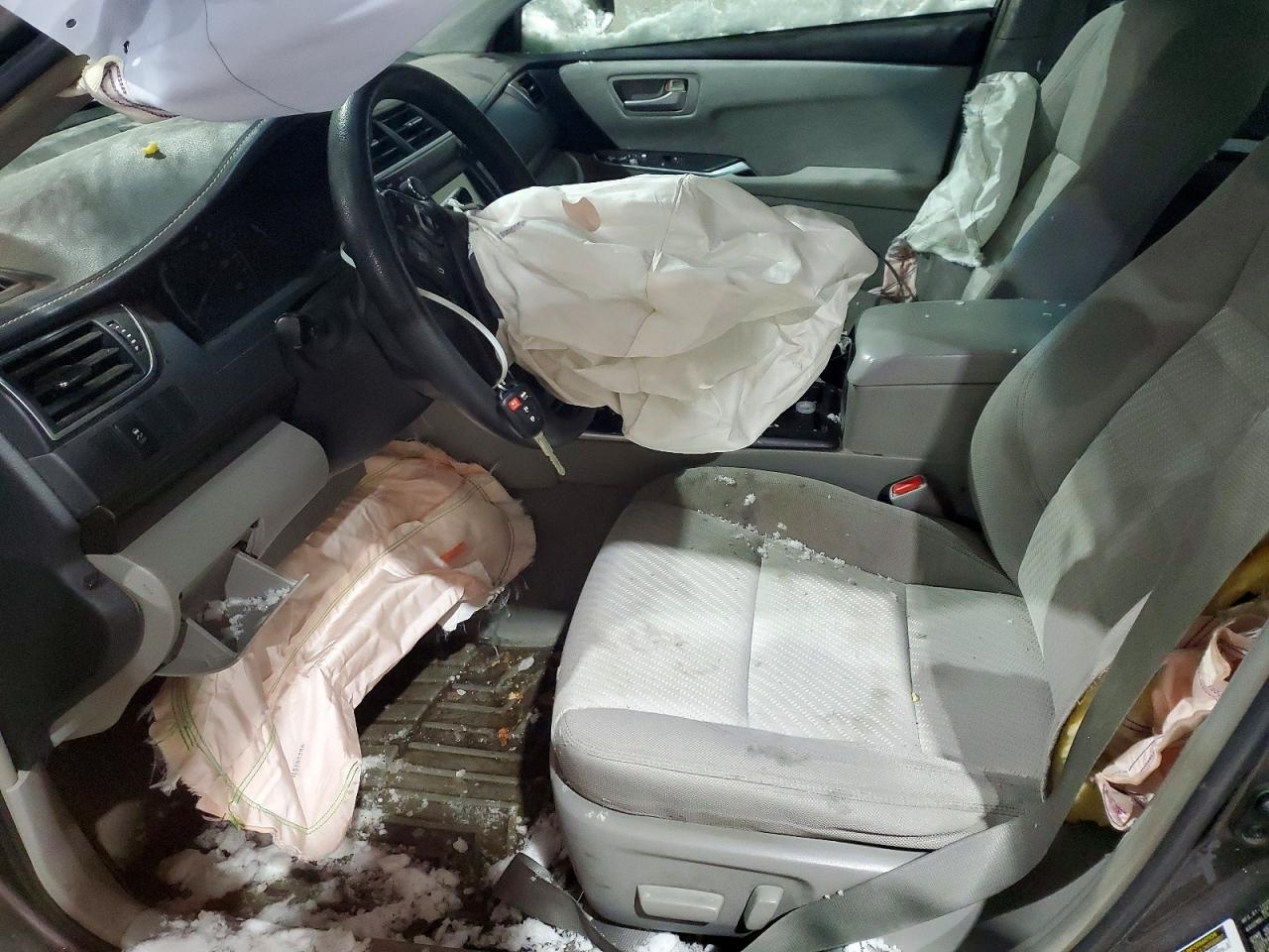 2015 TOYOTA CAMRY LE photo 7