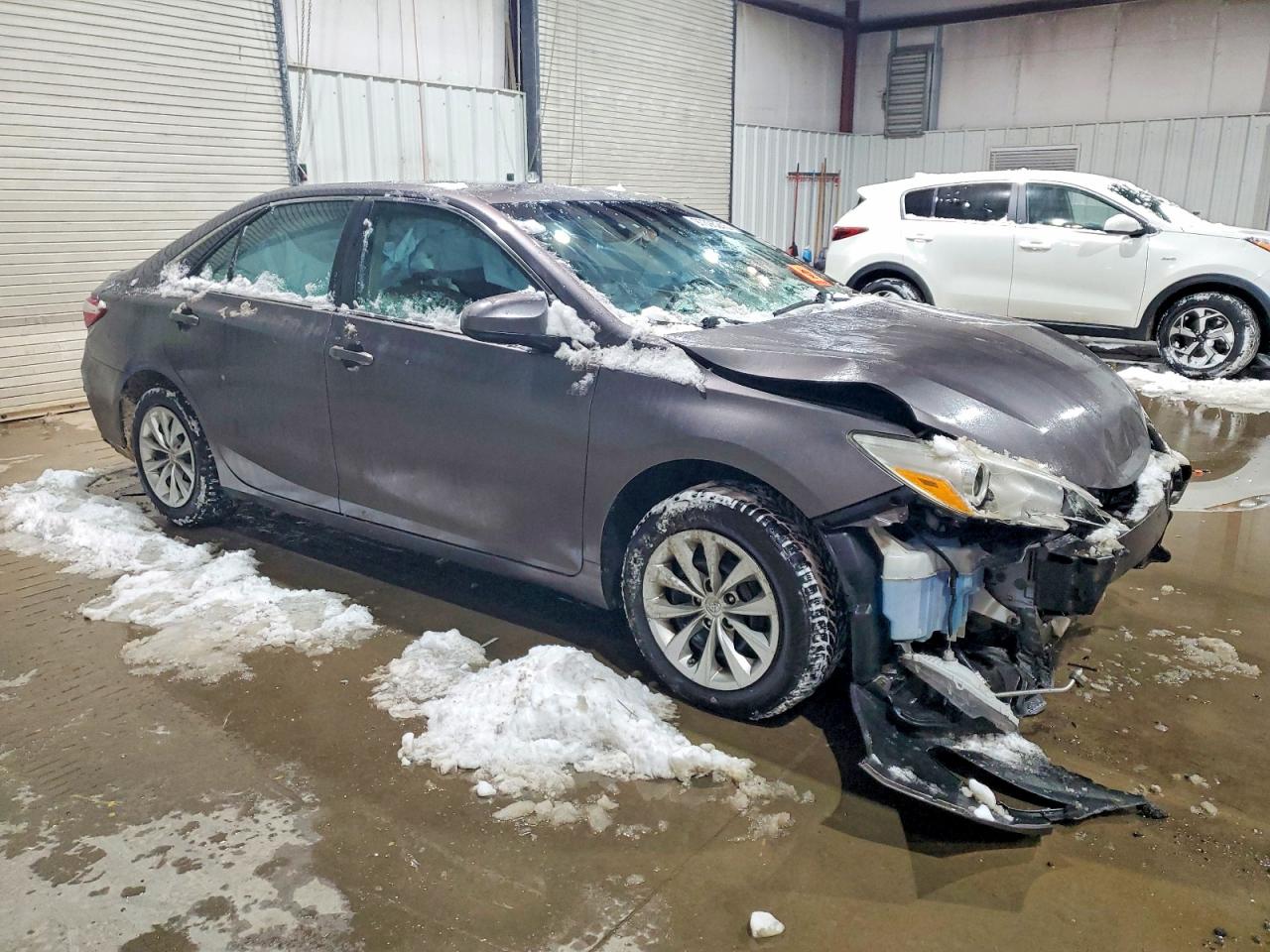 2015 TOYOTA CAMRY LE photo 4