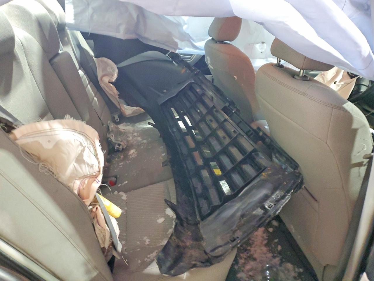 2015 TOYOTA CAMRY LE photo 10