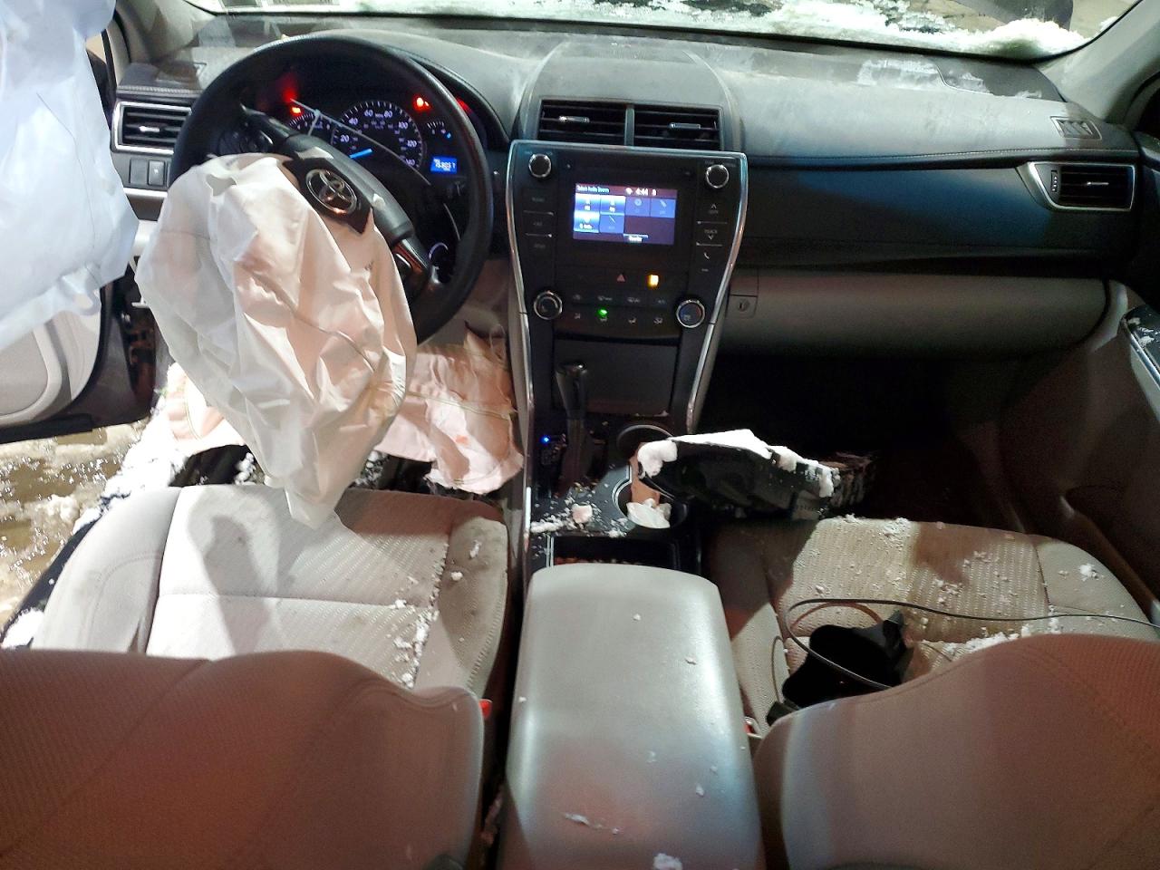 2015 TOYOTA CAMRY LE photo 8