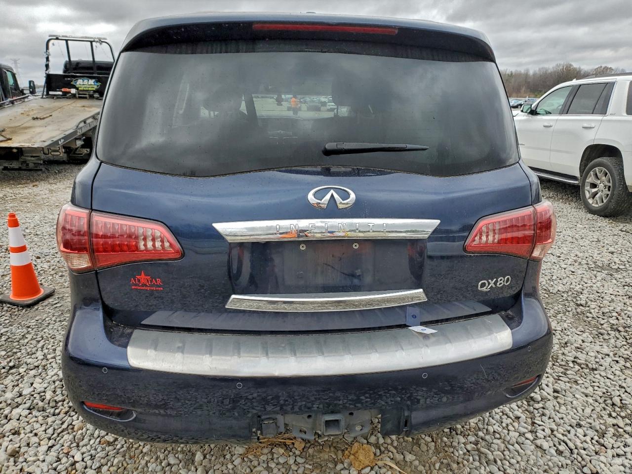 2017 INFINITI QX80 BASE photo 6