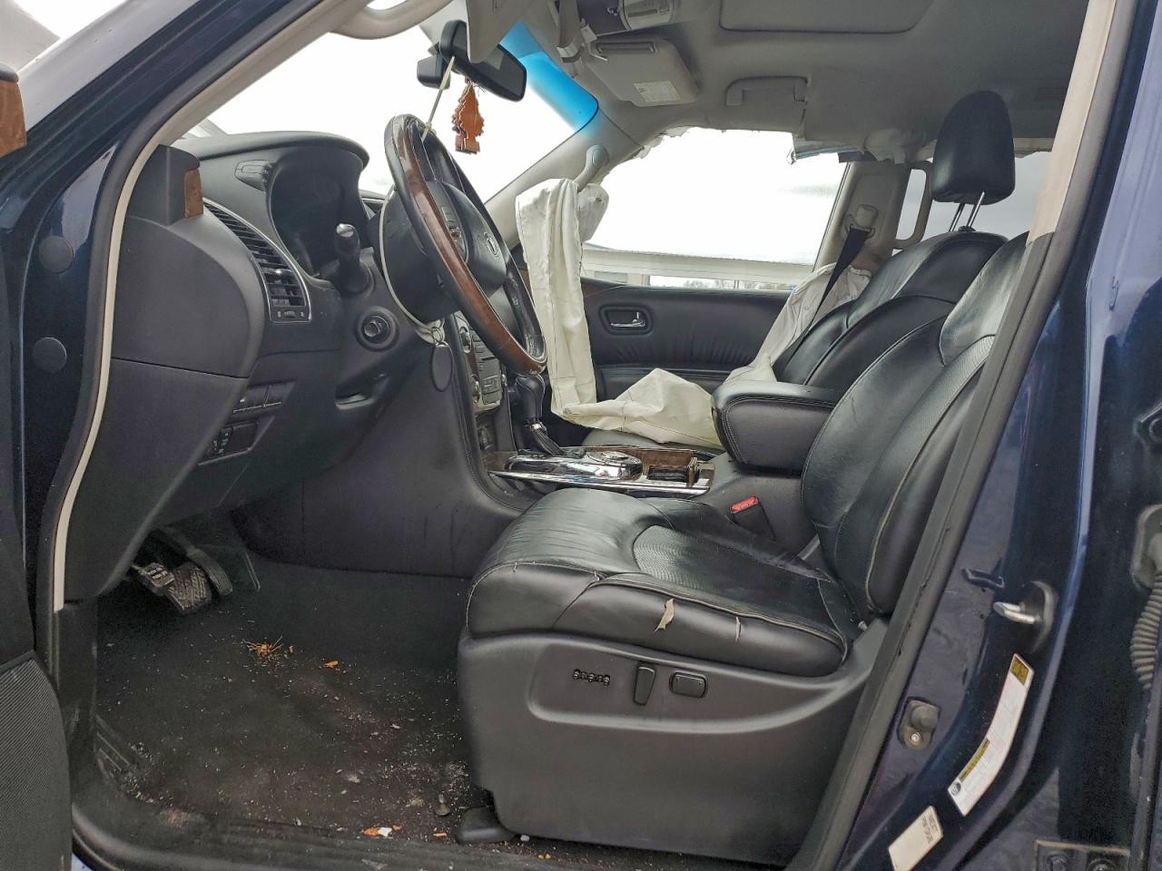 2017 INFINITI QX80 BASE photo 7