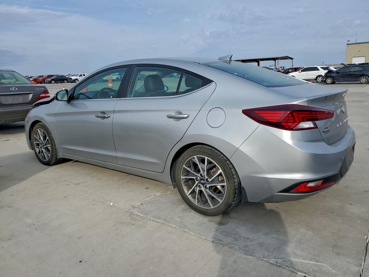 2020 HYUNDAI ELANTRA SEL photo 2