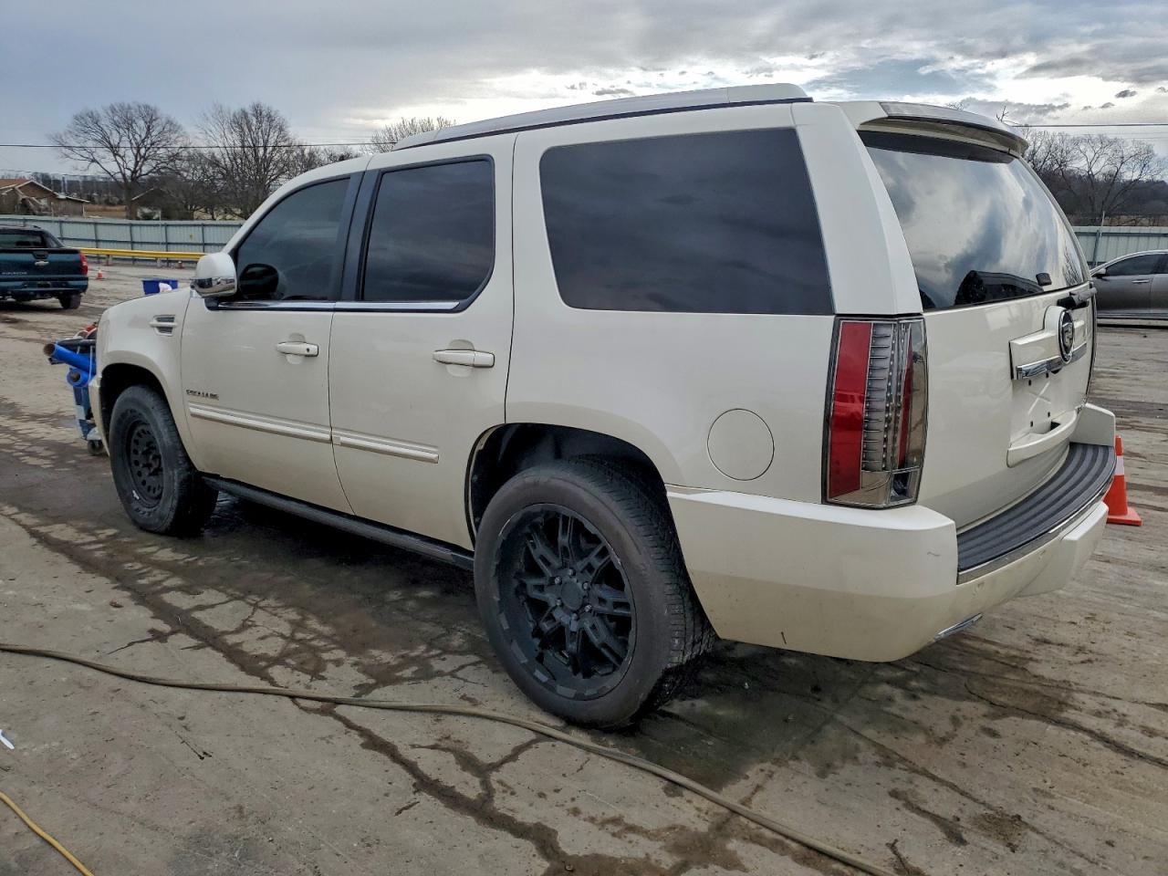 2012 CADILLAC ESCALADE PREMIUM photo 2