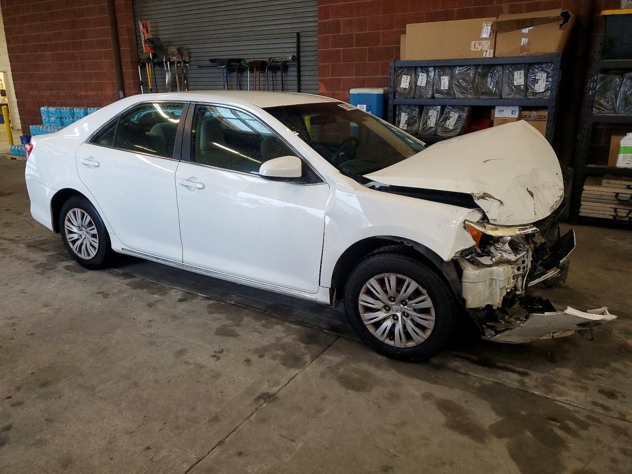 2014 TOYOTA CAMRY L photo 4