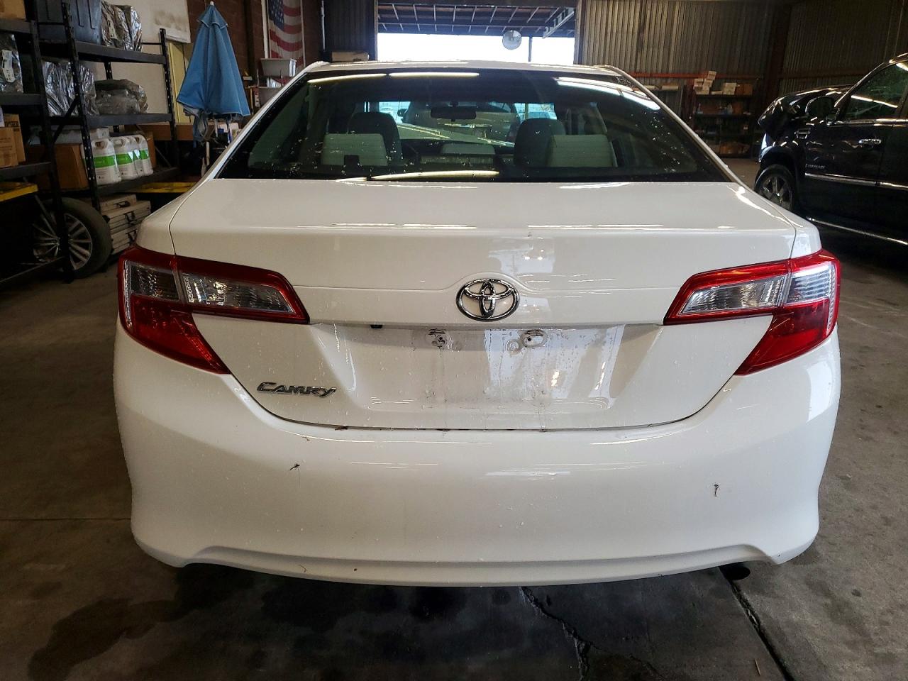 2014 TOYOTA CAMRY L photo 6