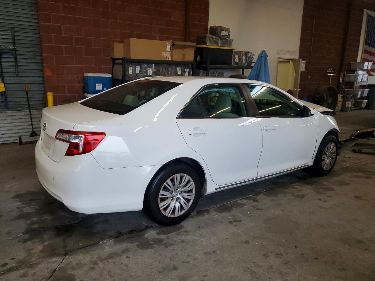 2014 TOYOTA CAMRY L photo 3