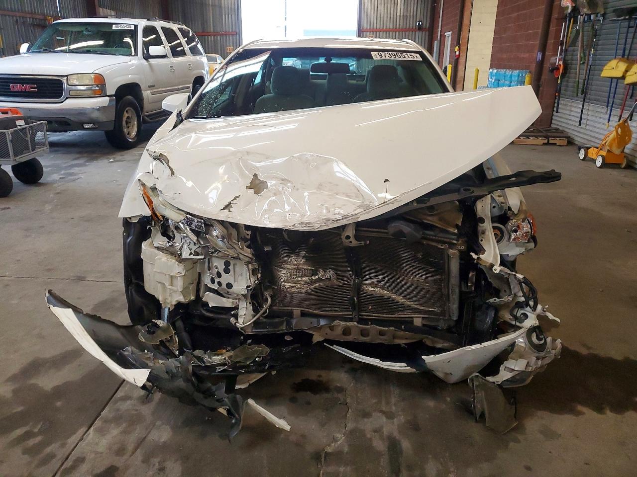 2014 TOYOTA CAMRY L photo 5