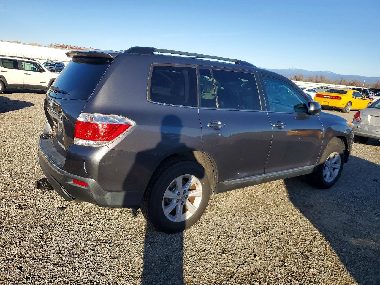 2013 TOYOTA HIGHLANDER BASE photo 3