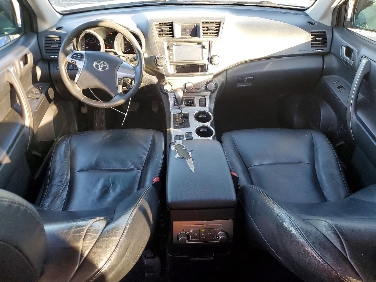 2013 TOYOTA HIGHLANDER BASE photo 8