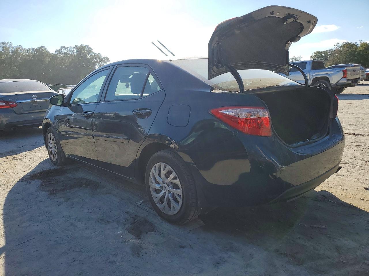 2018 TOYOTA COROLLA L photo 3