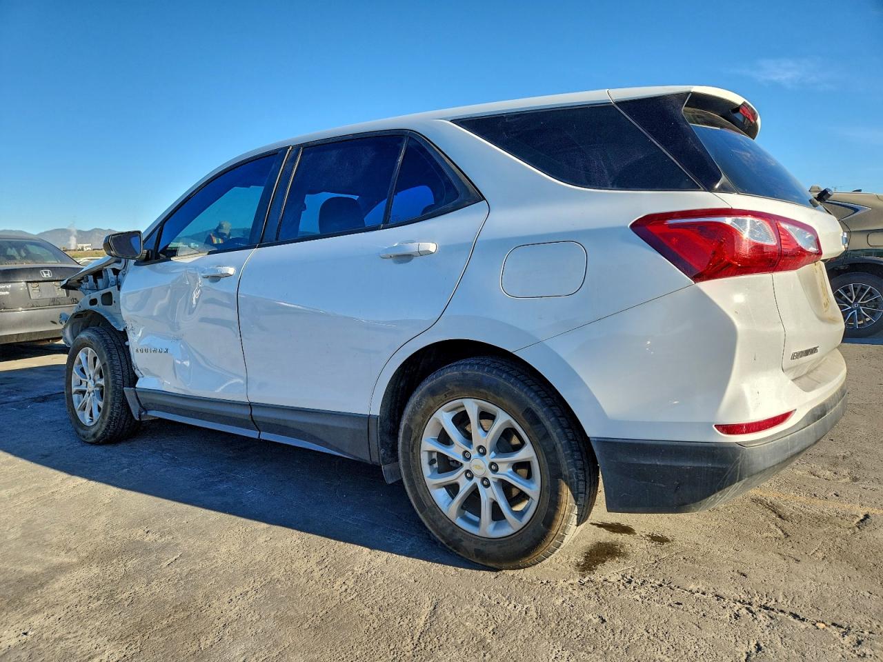2020 CHEVROLET EQUINOX LS photo 2