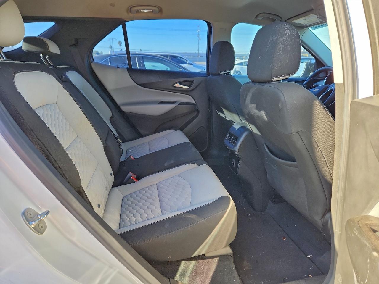 2020 CHEVROLET EQUINOX LS photo 11