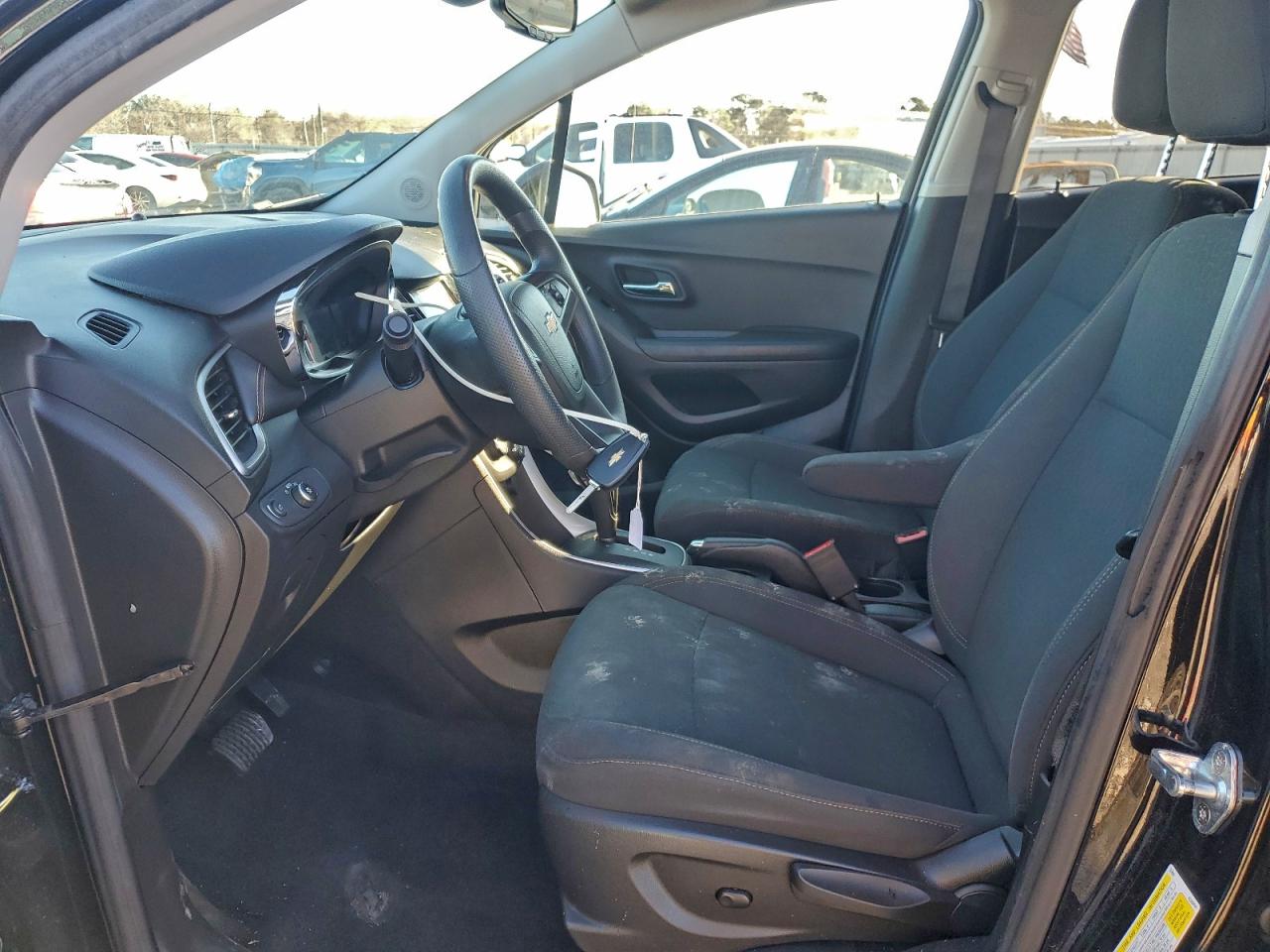 2022 CHEVROLET TRAX LS photo 13