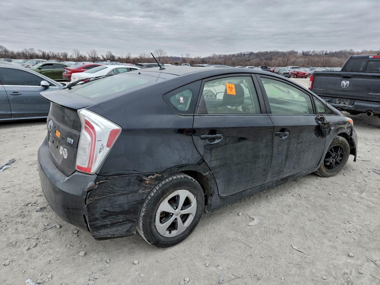 2014 TOYOTA PRIUS photo 3