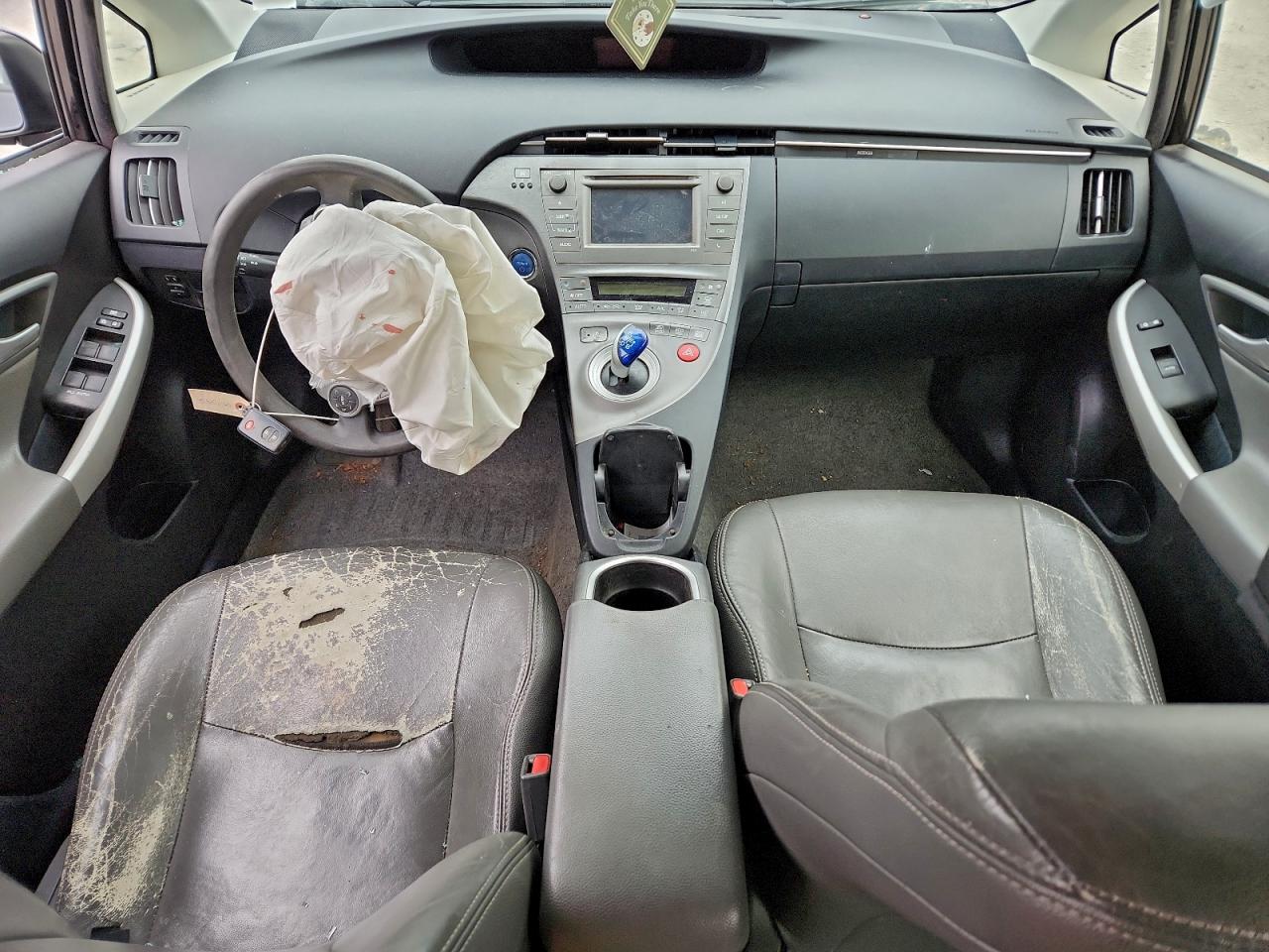 2014 TOYOTA PRIUS photo 8