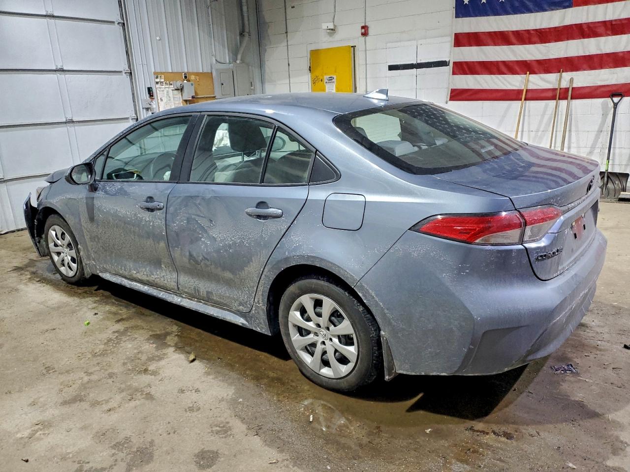 2025 TOYOTA COROLLA LE photo 3