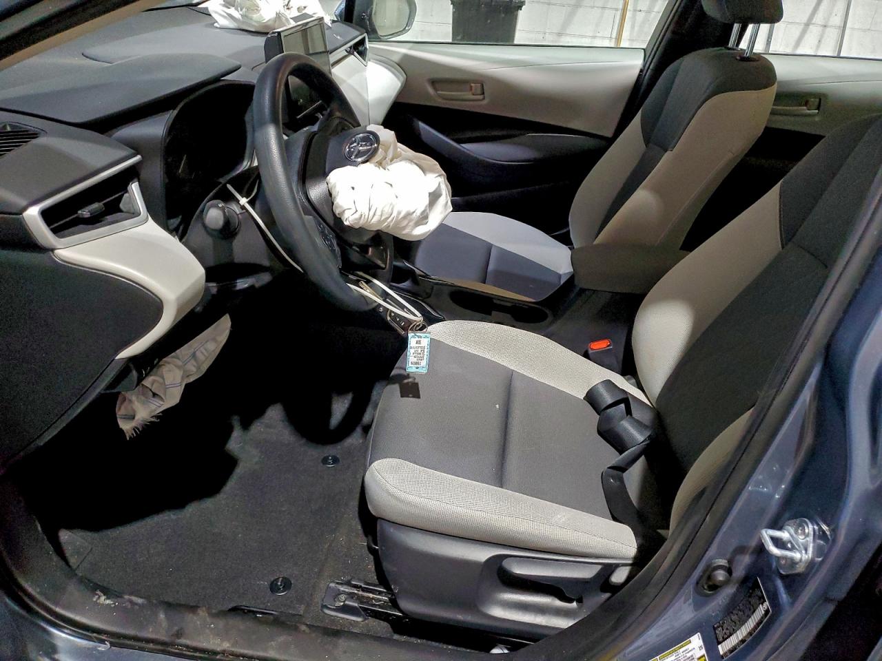 2025 TOYOTA COROLLA LE photo 13