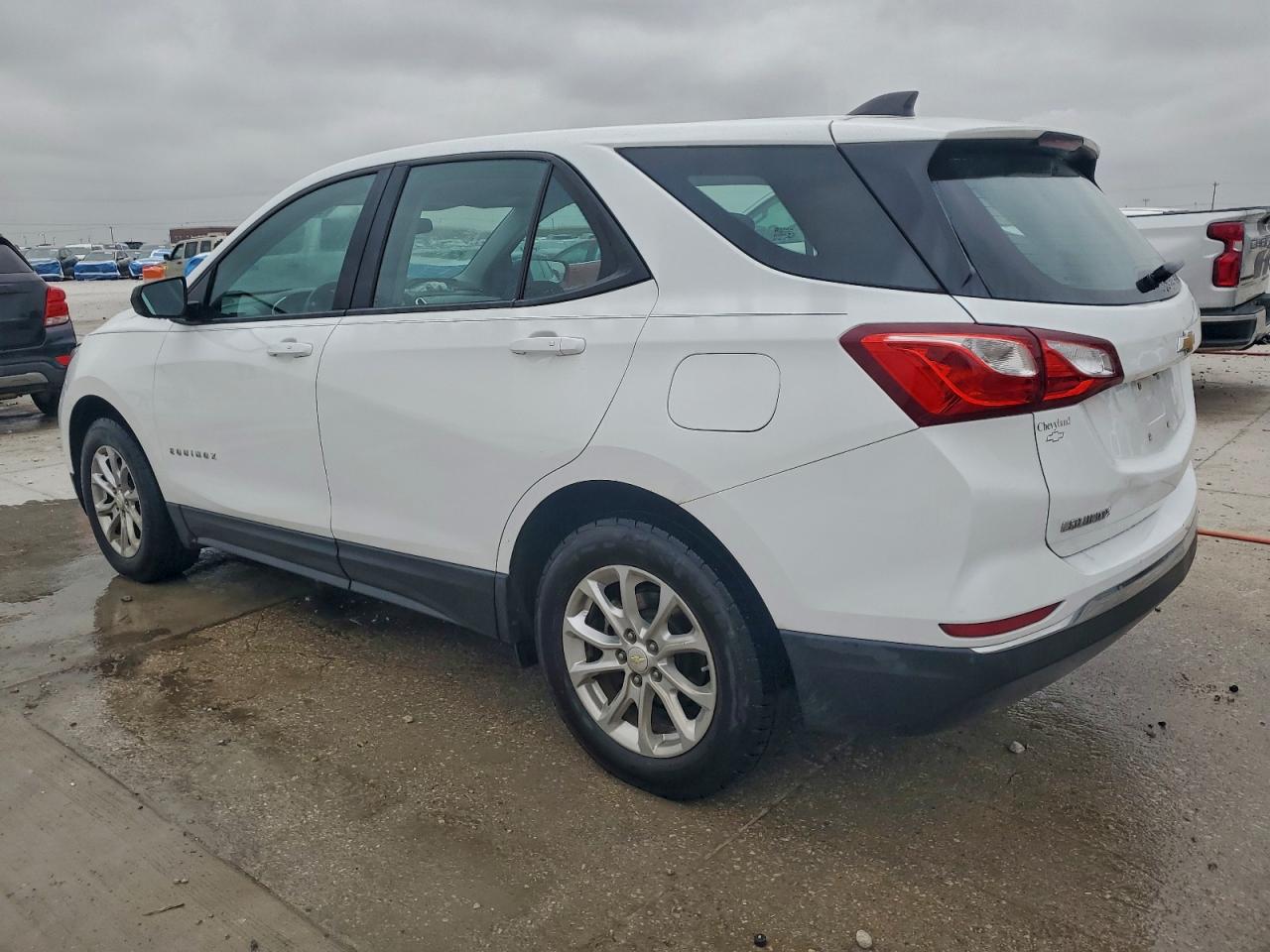 2018 CHEVROLET EQUINOX LS photo 2