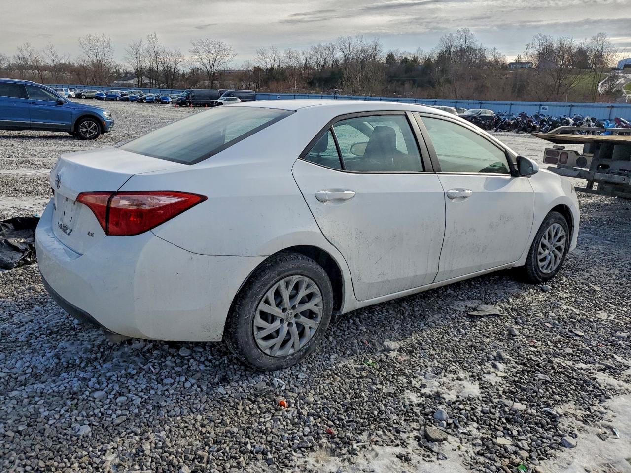 2018 TOYOTA COROLLA L photo 3