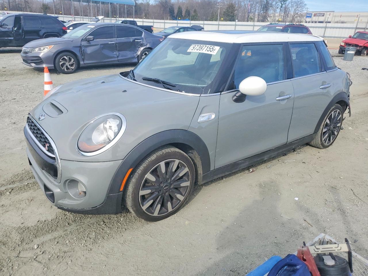 2017 MINI COOPER