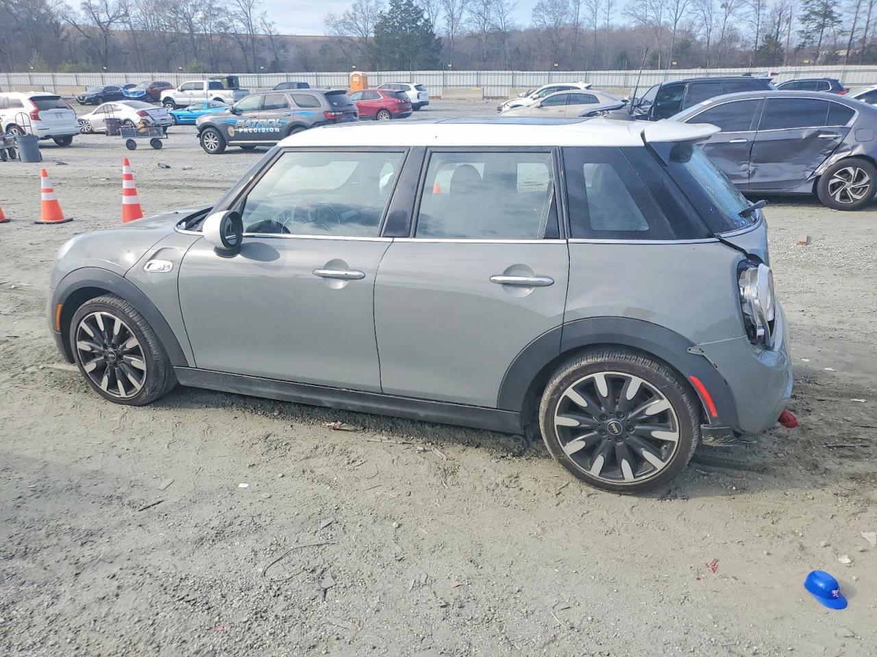 2017 MINI COOPER S photo 2