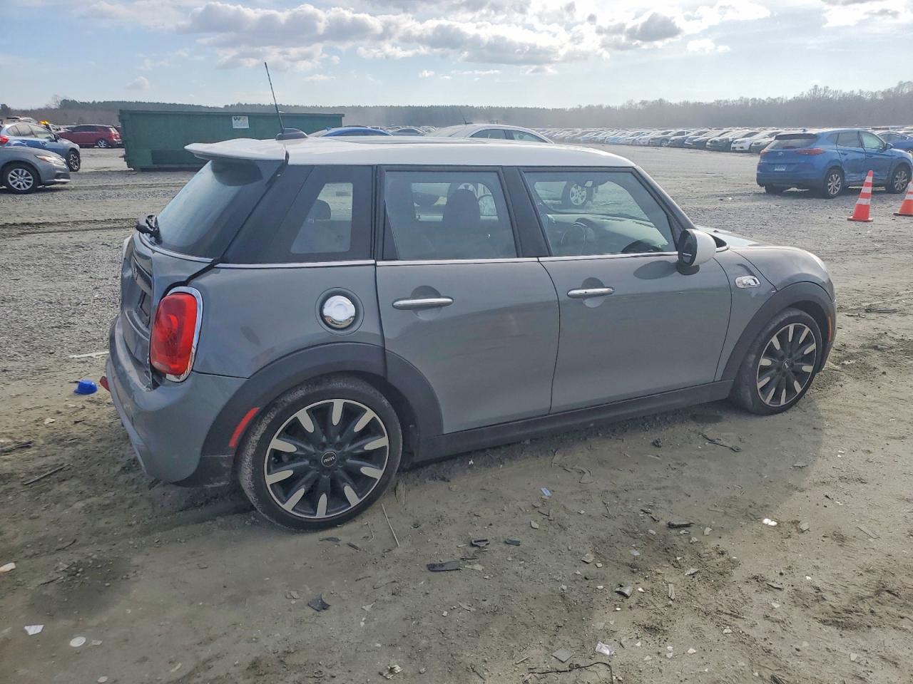 2017 MINI COOPER S photo 3