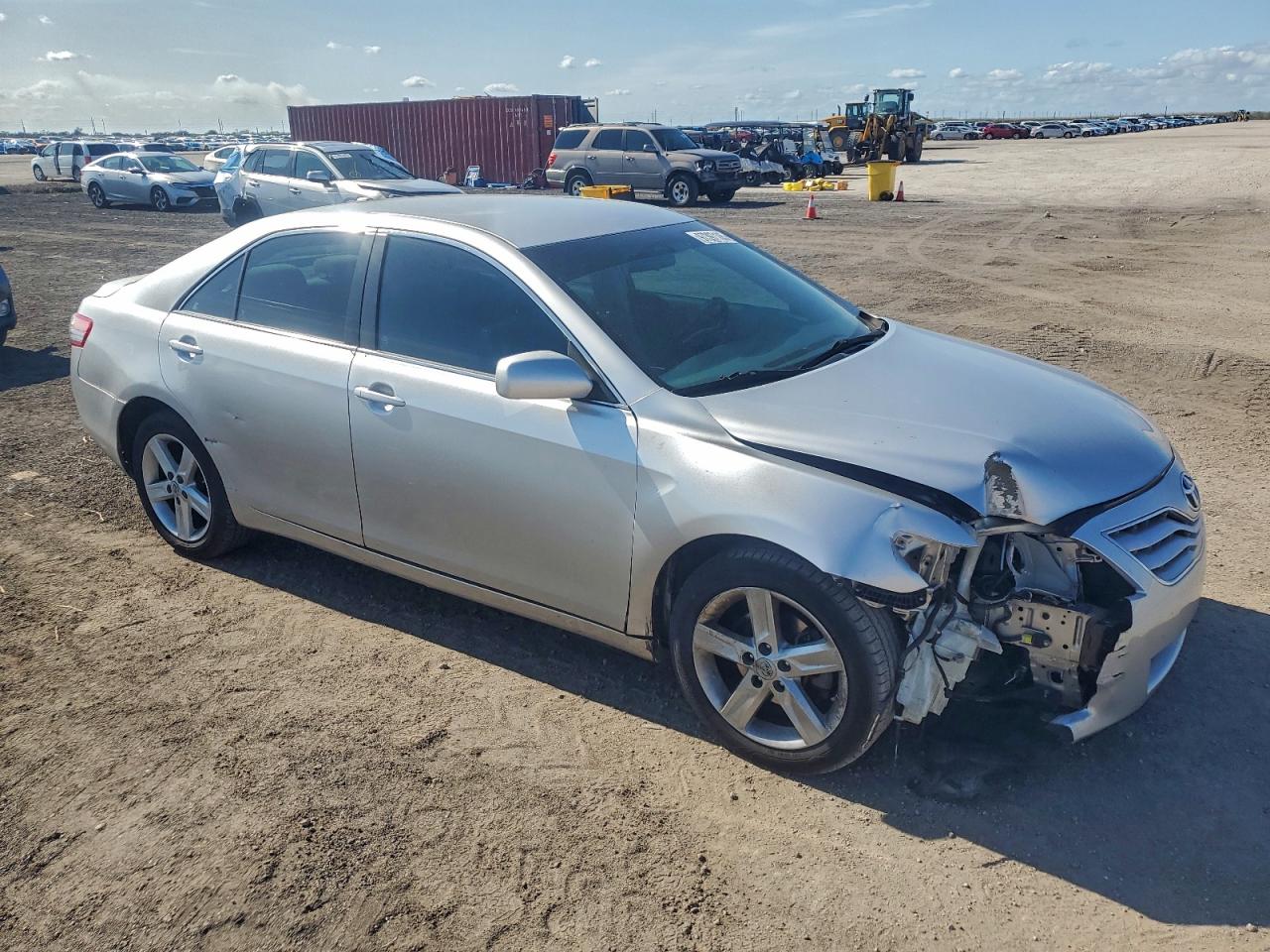 2011 TOYOTA CAMRY photo 4